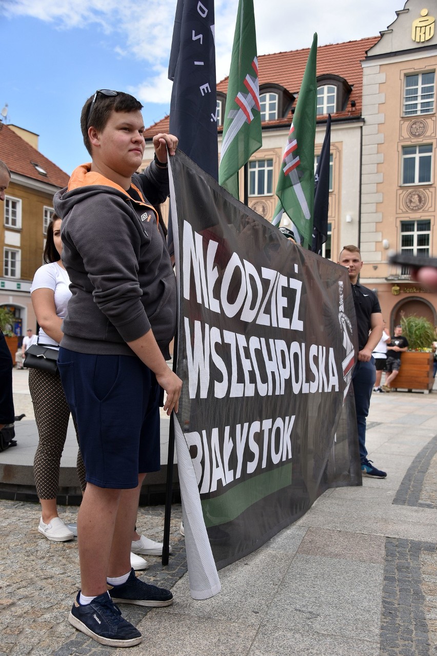 Młodzież Wszechpolska manifestowała przeciw polityce...