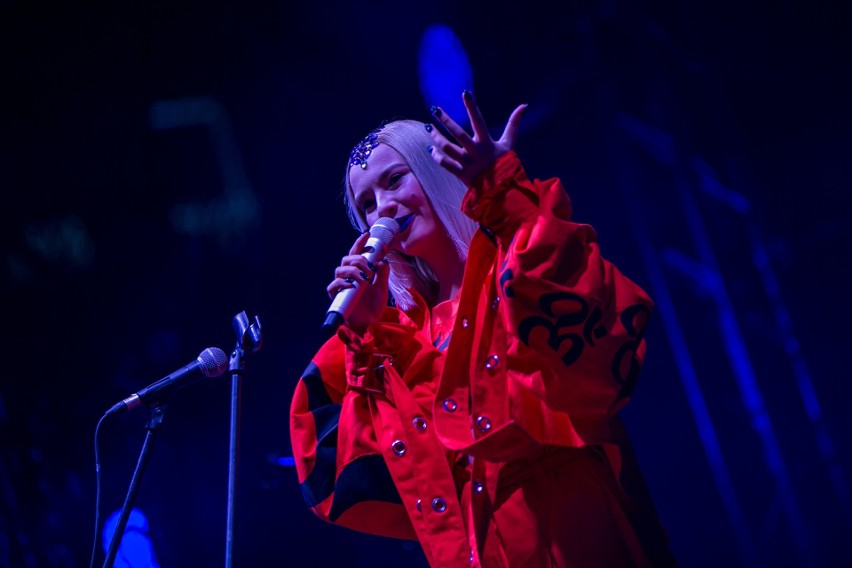 Sylwester 2017 Kraków. Gwiazdy roztańczyły Rynek Główny. Na scenie Kasia Moś, Natalia Nykiel i Bovska [ZDJĘCIA]