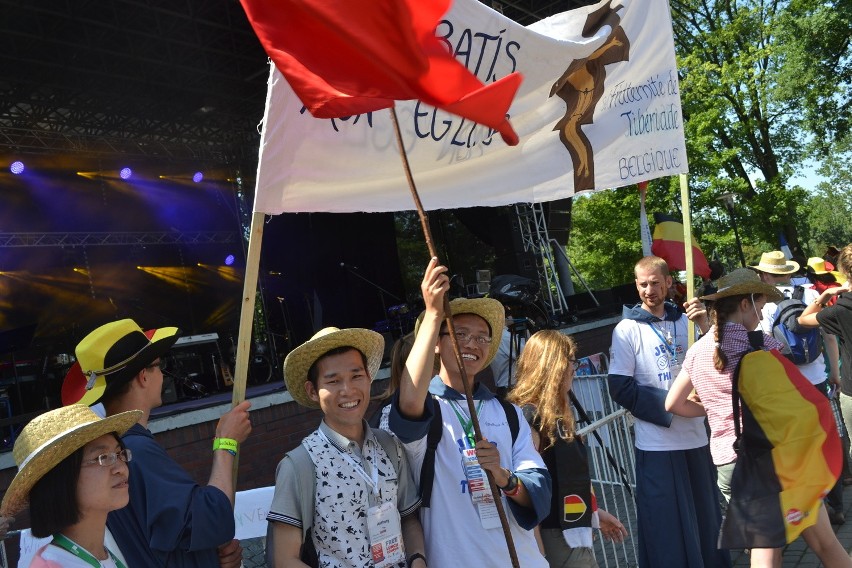 ŚDM w Rybniku: Cały świat na kampusie śpiewa i tańczy