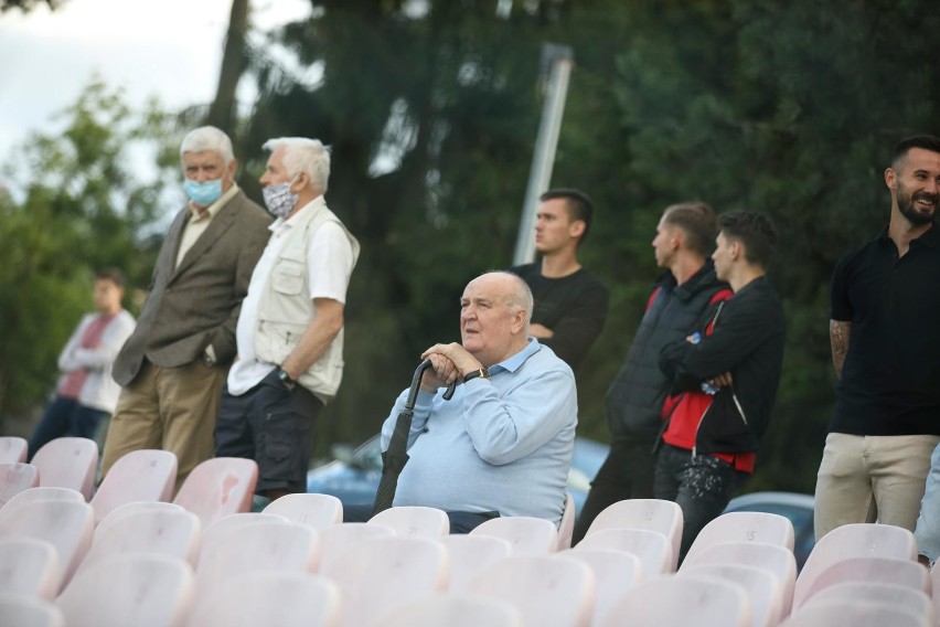 Na obiekcie przy ul. Wielickiej zjawiło się około 150 osób