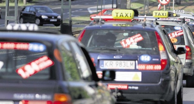 Taksówkarze  podkreślali, że oczekują dynamiczniejszych kontroli  kierowców bez licencji