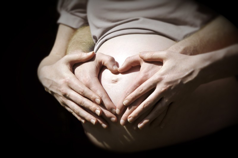 Przyszłe mamy dokumentują na fotografiach niemal całą ciążę