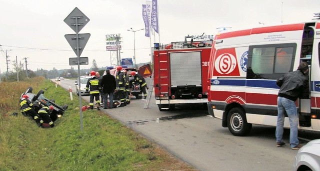 W specjalistycznym ambulansie oprócz ratownika medycznego i pielęgniarki musi być lekarz. Wymagają tego przepisy o ratownictwie medycznym.