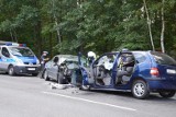 Wypadek w Osinie pod Bełchatowem. Zginęły trzy osoby. Nadal nie wiadomo, kto zawinił  