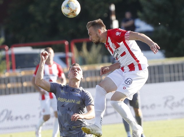 Damian Michalik i Radosław Adamski grali w ostatnim meczu derbowym, który decydował o awansie do Fortuna 1 Ligi. Która ze stron będzie górą w sobotnim meczu?