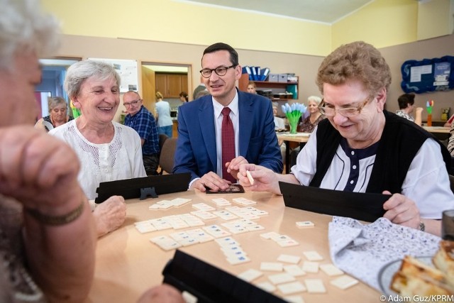 Premier Mateusz Morawiecki odwiedził Dom Seniora. Placówka od 2017 roku otrzymuje dofinansowanie z rządowego programu Senior Plus.