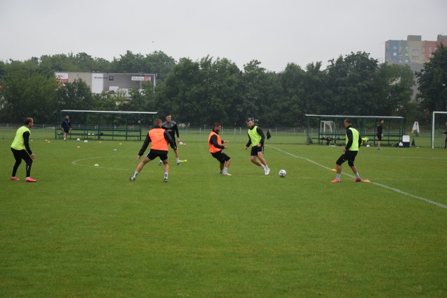 Środowy trening piłkarzy Radomiaka na boisku przy ulicy Struga 63.