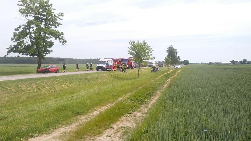 Kapice Lipniki. Wypadek na DK 64. Do szpitala trafiła kobieta w ciąży i małe dziecko [ZDJĘCIA]