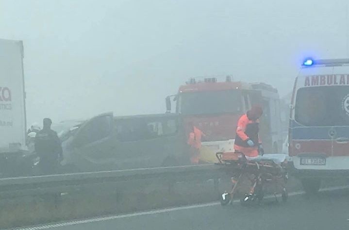 Wypadek Choroszcz. Bus uderzył w ciążarówkę na DK 8. Kierowca zakleszczony w samochodzie. Droga była zablokowana [ZDJĘCIA]