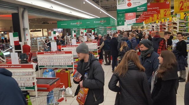 Tak wczoraj wieczorem wyglądał Auchan w Manufakturze...