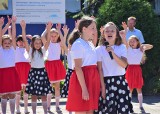 Uczniowie powitali wakacje. Zobacz zakończenie roku szkolnego w Szkole Podstawowej numer 10 w Tarnobrzegu