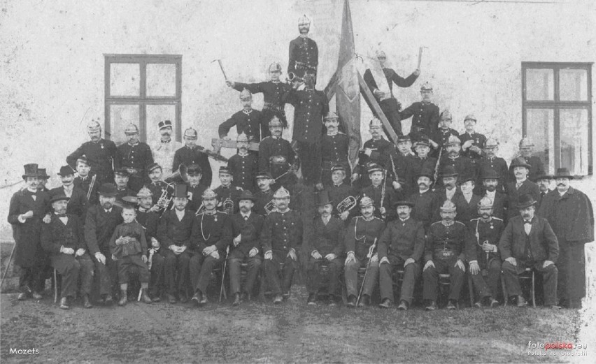 Zdjęcie rajców Rozwadowa z roku 1894 przed ratuszem w...