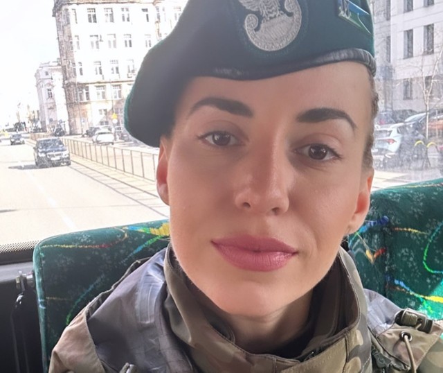 Marianna Schreiber kończy 28-dniowe szkolenie w związku ze zgłoszeniem do dobrowolnej zasadniczej służby wojskowej