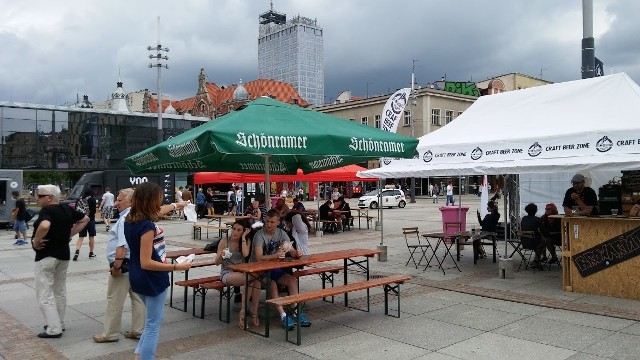 Zlot food trucków na rynku w Katowicach