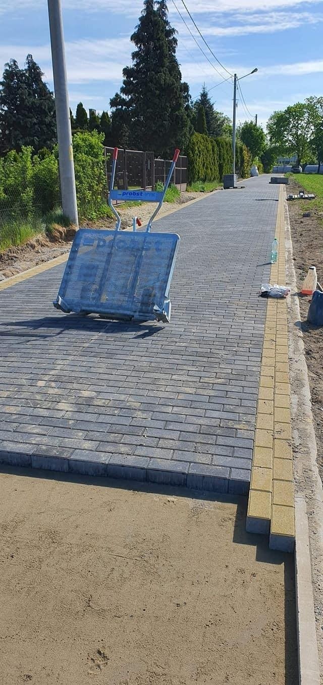 Dobiega końca przebudowa dróg w osiedlu Czarneckiego w Koluszkach. Zobacz, jak teraz wyglądają