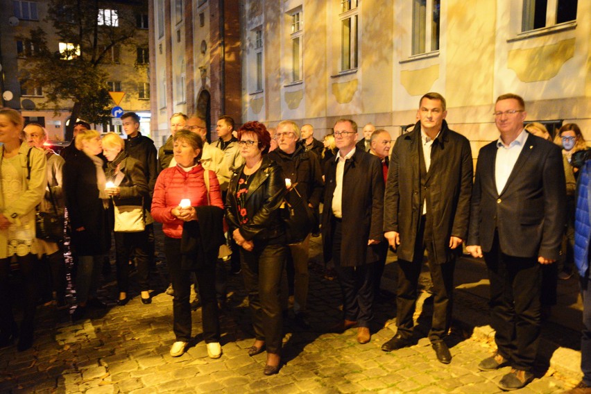 Suweren mówi NIE - protest przed sądem w Opolu