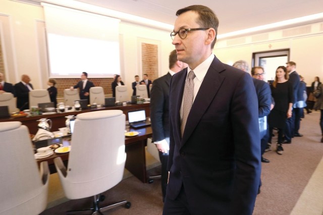 Sondaż: Notowania rządu w górę. Ponad połowa Polaków zadowolona z premiera