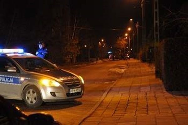 Podczas rutynowej kontroli samochodu osobowego policjanci...