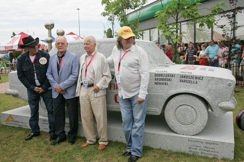 Pomnik fiata 125p na czterdziestolecie rekordu prędkości (ZDJĘCIA)