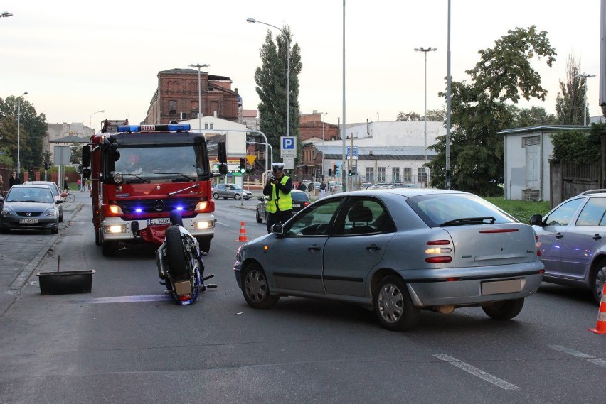 Motocyklista został ranny w wypadku na Radwańskiej w Łodzi