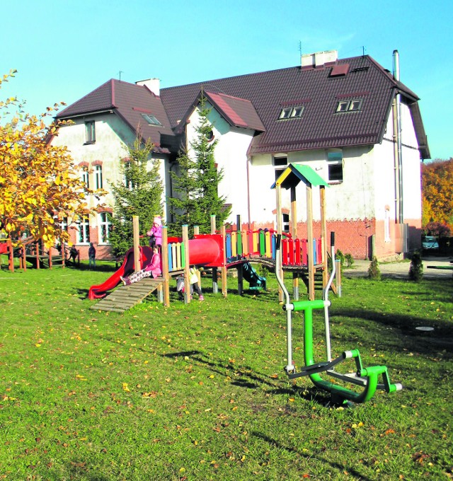 W szkole i oddziale przedszkolnym w Buszkowach uczy się 106 dzieci. Pojawiły się obawy o przyszłość placówki
