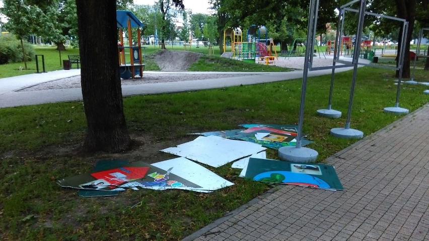 Poznań: Wandale zniszczyli wystawę szkoły "Zawsze Razem"