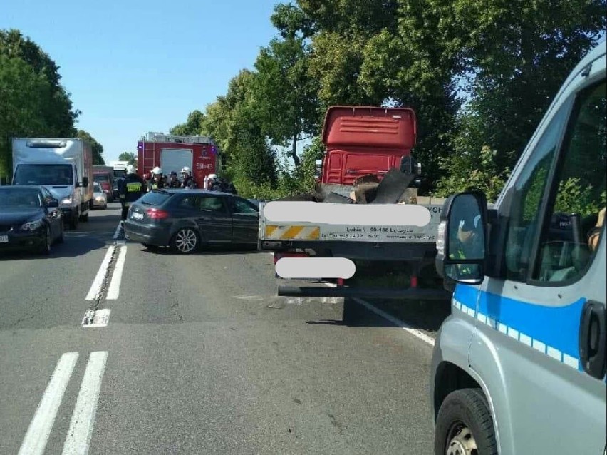 Konarzyce. Wypadek na DW 677. Samochód osobowy zderzył się z...