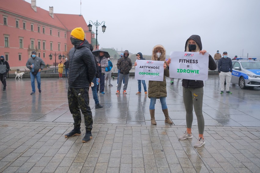Spontaniczny protest branży fitness w Warszawie. "100 tysięcy miejsc pracy jest na szali"