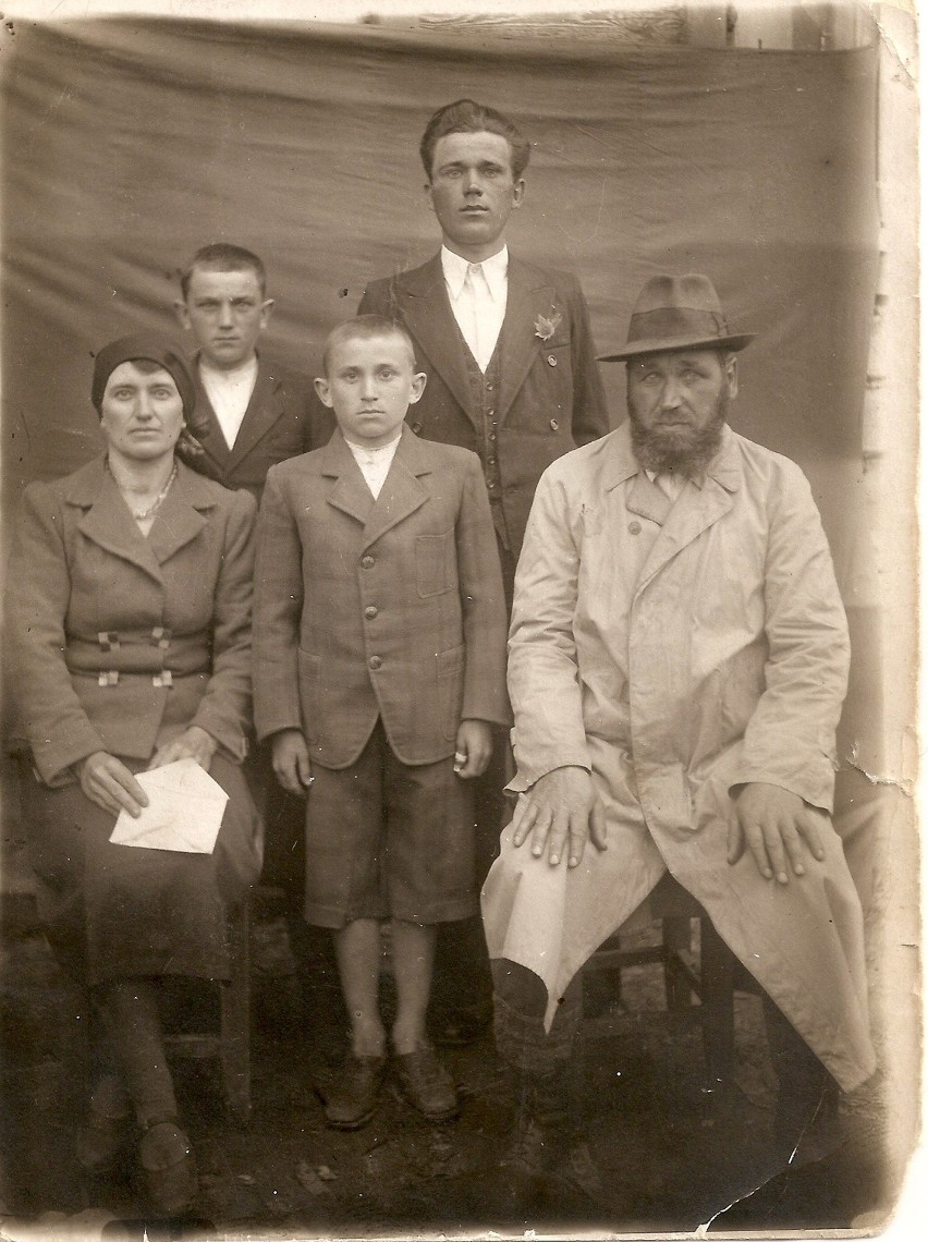 Rodzina Przeniosłów na Syberii. Od lewej: Karolina, Zygmunt...