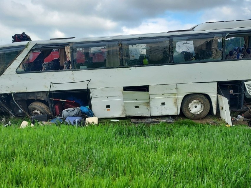 Wypadek autobusu szkolnego pod Tarnowem. Są ranni