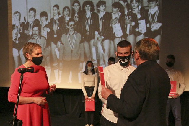 Prezydent Słupska Krystyna Danilecka Wojewódzka wręczyła nagrody za wyniki sportowe