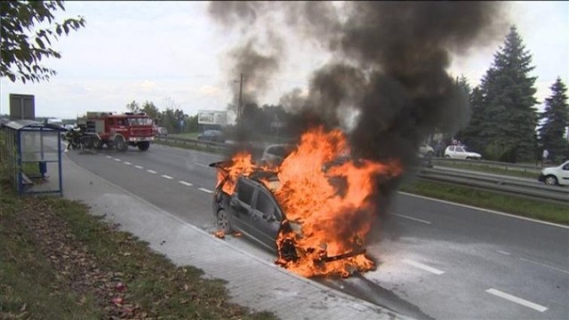 Peugeot 307 płonie na &quot;zakopiance&quot;