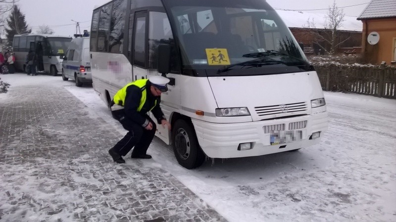 Niesprawnym autokarem miał wieźć dzieci na zimowisko