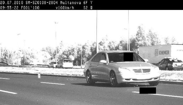 Wczoraj przed południem kierujący mercedesem na Moście Pionierów osiągnął prędkość 160 km/h na dozwolonej 70- tce.