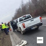 Wypadek w Dąbrowie Górniczej. Na DK94 dachował samochód, dwie osoby są poszkodowane. Uwaga na utrudnienia w ruchu!
