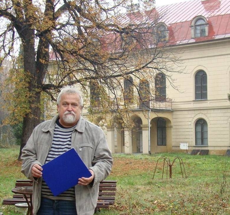Sołtys Grojca Krzysztof Wolak ma nadzieję, że pałac uda się...