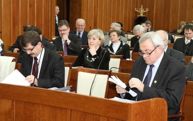 W nowym sejmiku województwa z toruńskiej części regionu będzie 17 radnych, a z bydgoskiej 16