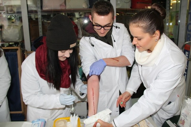 Studenci ŚUM pokazali, że biotechnologia może być ciekawa i widowiskowa