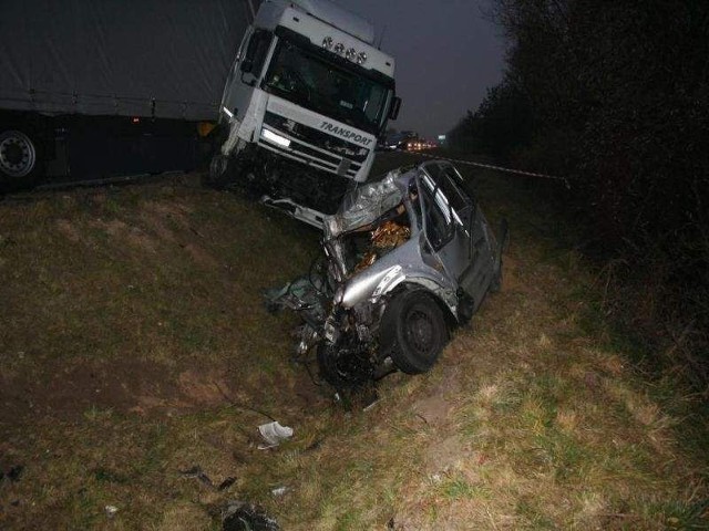 Kierowca forda, 23-letni obywatel Białorusi, zginął na miejscu