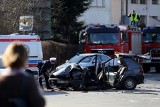 Kraków. Czołowe zderzenie autobusu MPK z osobówką. Cztery osoby odniosły obrażenia