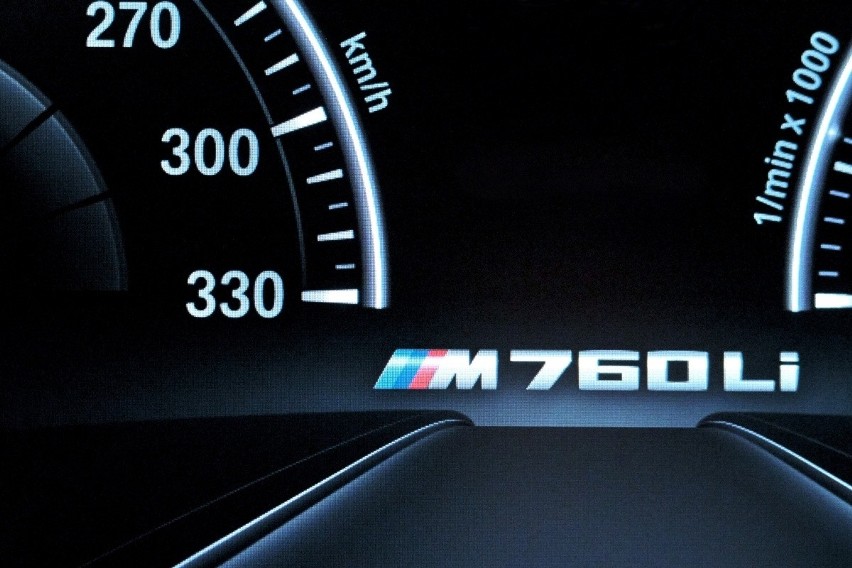 BMW M760Li xDrive...