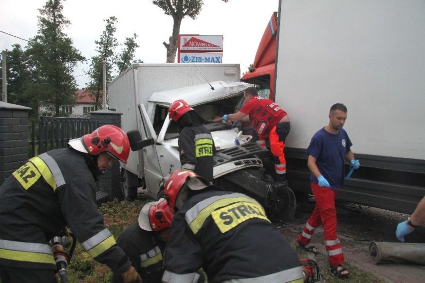 Wypadek ciężarówki i dostawczaka w Kielcach