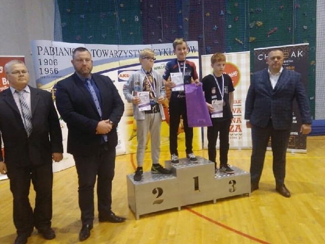 Młodzi zapaśnicy Olimpijczyka Radom na imprezie w Łodzi zdobyli siedem medali.