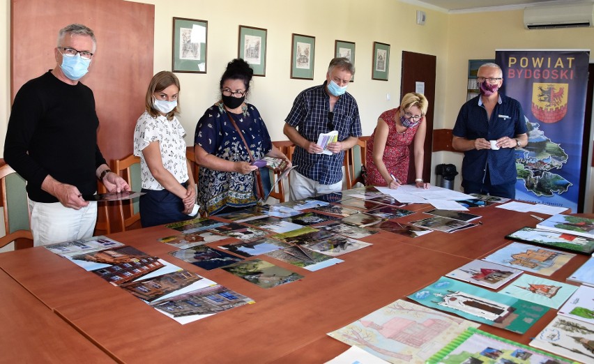 Jury konkursu wybrało w piątek 14 sierpnia prace, które...