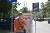 W Bytomiu za parkowanie zapłacimy zbliżeniowo kartą, telefonem lub BLIK-iem. Większość miast na Śląsku wciąż jest na bakier z technologią