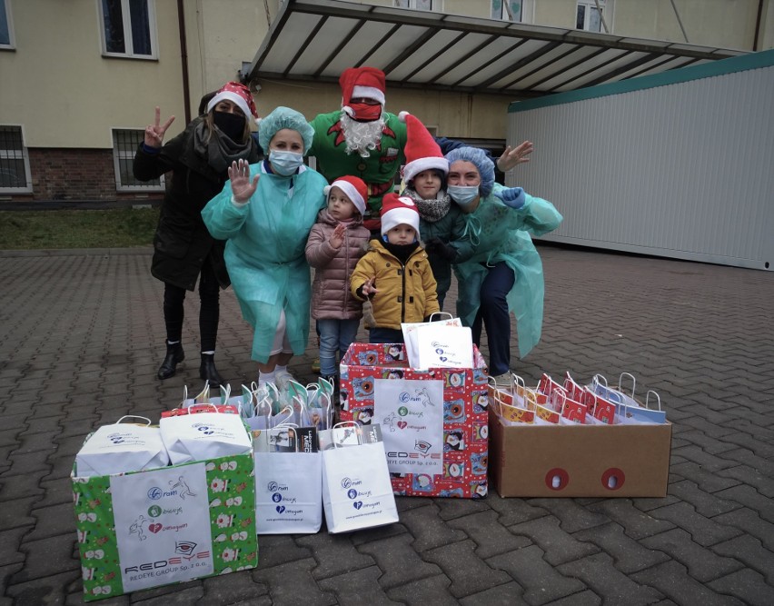 Elfy odwiedziły Szpital Miejski 4 w Gliwicach i zostawiły prezenty dla najmłodszych podopiecznych
