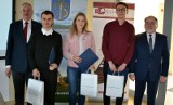 Konkurs „Polszczyzna bez tajemnic” w stalowowolskiej Bibliotece Międzyuczelnianej. Piotr Godula zwyciężył po raz drugi 