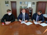 Białobrzegi. Powiat przystąpi do programu "Opieka wytchnieniowa". Umowa już podpisana