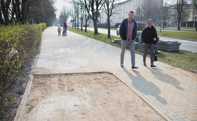 Przebudowa chodnika na rogu ul. Sobieskiego i al. 3 Maja ma  zminimalizować ilość przejść dla pieszych przez drogę rowerową