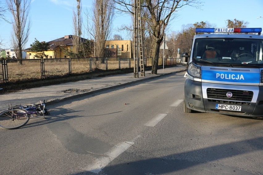 Aleksandrów Kujawski. Wypadek na ulicy Sikorskiego. Rowerzystka trafiła do szpitala.